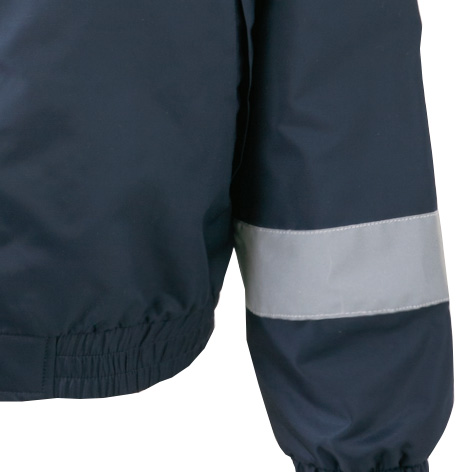 シャーリング袖口。安全帯やウエストバッグ装着時に干渉しにくい裾絞りタイプ