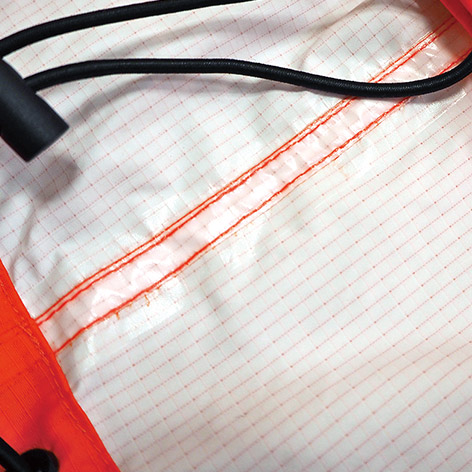 縫い目を保護する透明防水テープ